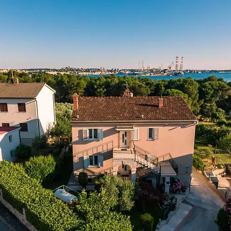 Nino Apartamento Pula