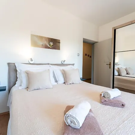 Nino Apartment