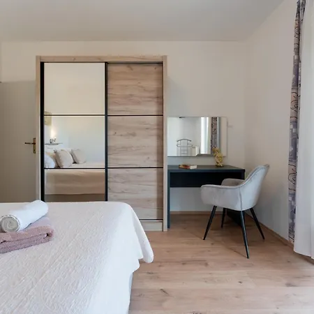 Nino Apartment *