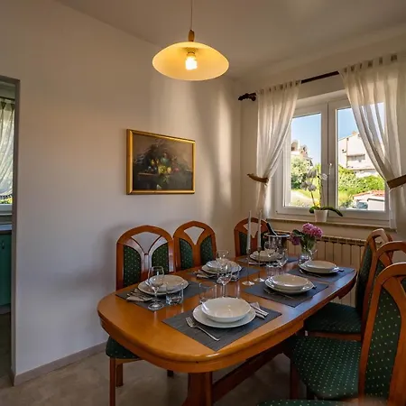 Nino Apartment *
